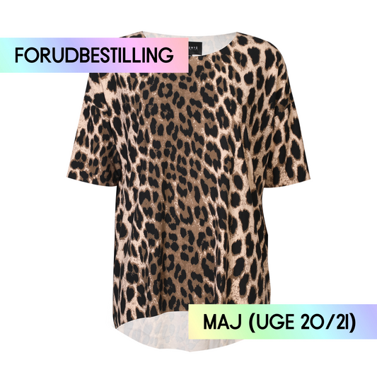 FORUDBESTILLING // Liberté - Alma T-shirt SS, 9519 - Big Lux Leo Fossil (Levering ca. uge 20/21)