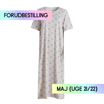 FORUDBESTILLING // Liberté - Alma T-shirt Dress SS, 9562 - Ivory Cobolt Shell (Levering ca. uge 21/22)