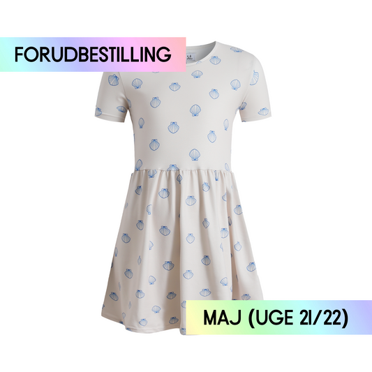 FORUDBESTILLING // Liberté - Alma KIDS Babydoll Dress SS, 9652 - Ivory Cobolt Shell (Levering ca. uge 21/22)