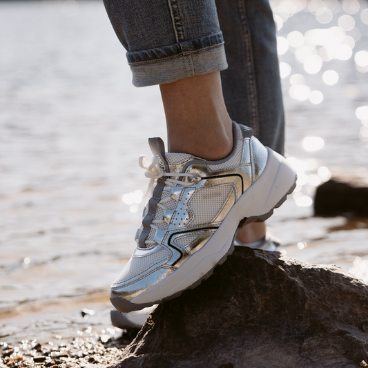 Woden - Sneakers, Sif Metallic - Autumn Grey / Silver