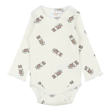 THE NEW Siblings - Pippa LS Rib Body, TNSB6394 - Cloud Dancer AOP