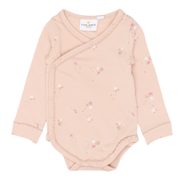 THE NEW Siblings - Tova LS Wrap Body, TNSB7025 - Peach Whip AOP