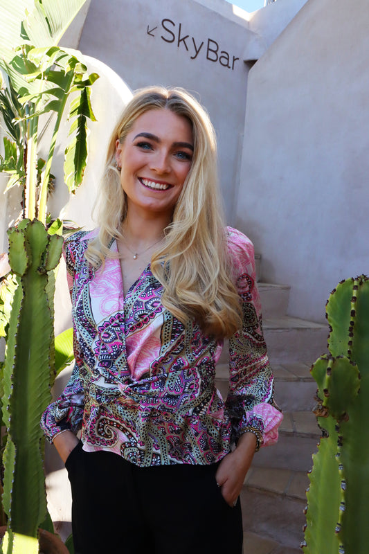 FORUDBESTILLING // Liberté - Tiki LS Twist Blouse, 22120 - Pink Scarf (Levering ca. uge 33/34)